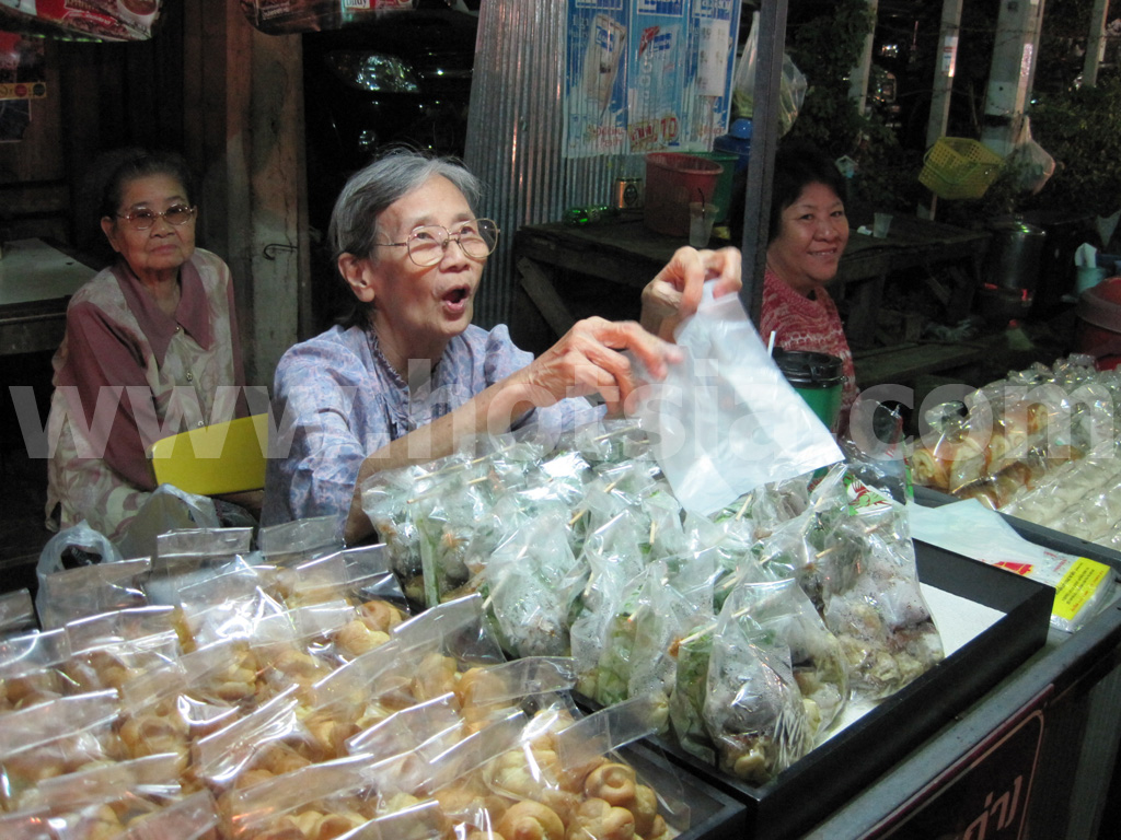 ถนนคนเดินกาดกองต้าลำปาง เดินเล่นกาดกองต้า คลิปกาดกองต้าลำปาง