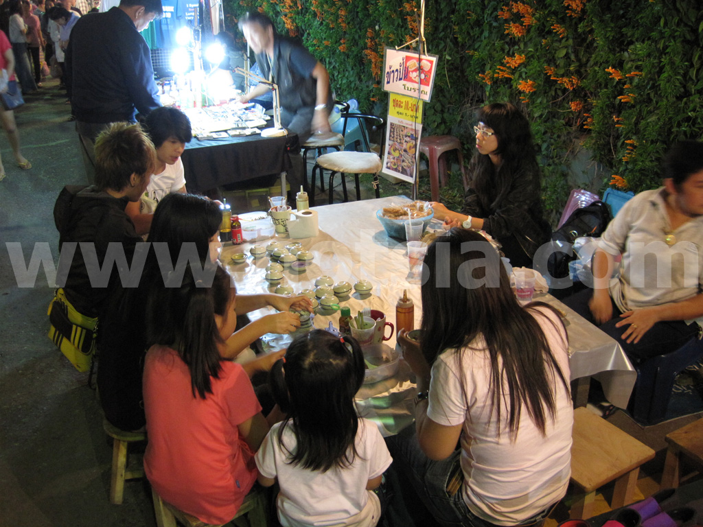 ถนนคนเดินกาดกองต้าลำปาง เดินเล่นกาดกองต้า คลิปกาดกองต้าลำปาง