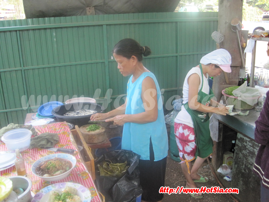 ลำปาง ข้าวกั้นจิ้นหรือข้าวเงี้ยว ร้านขนมจีนน้ำเงี้ยวลำปาง