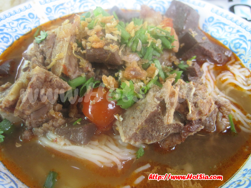 ลำปาง ข้าวกั้นจิ้นหรือข้าวเงี้ยว ร้านขนมจีนน้ำเงี้ยวลำปาง