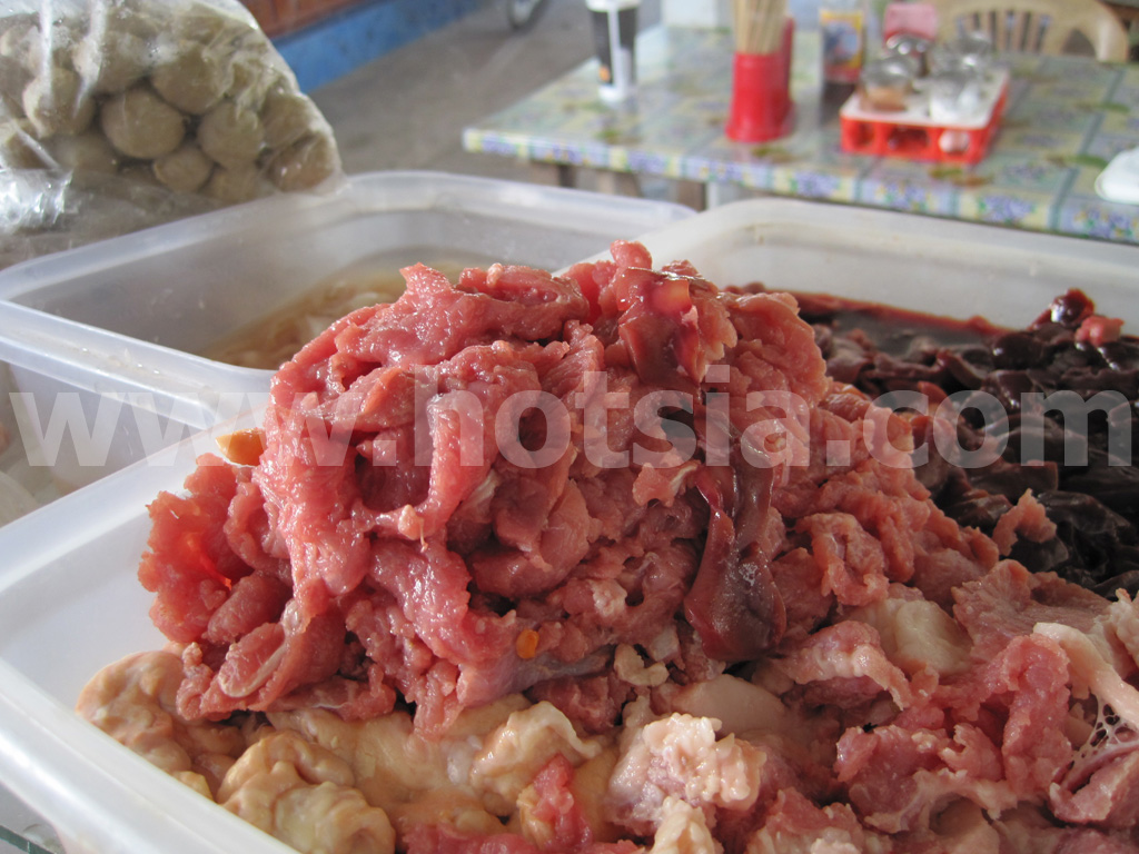 ก๋วยเตี๋ยวเครื่องในควายลวกครูฐมลำปาง
