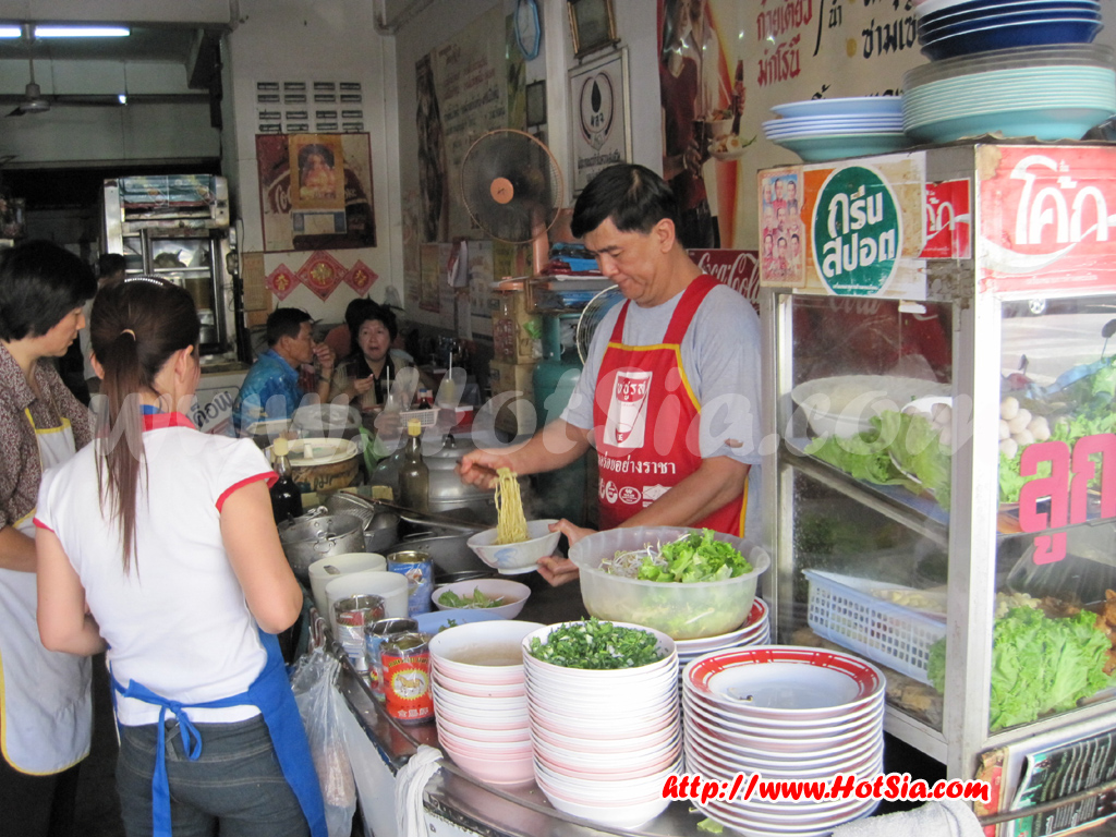 ลำปาง บะหมี่น่องไก่ลำปาง ร้านอัสวินชวนชิม