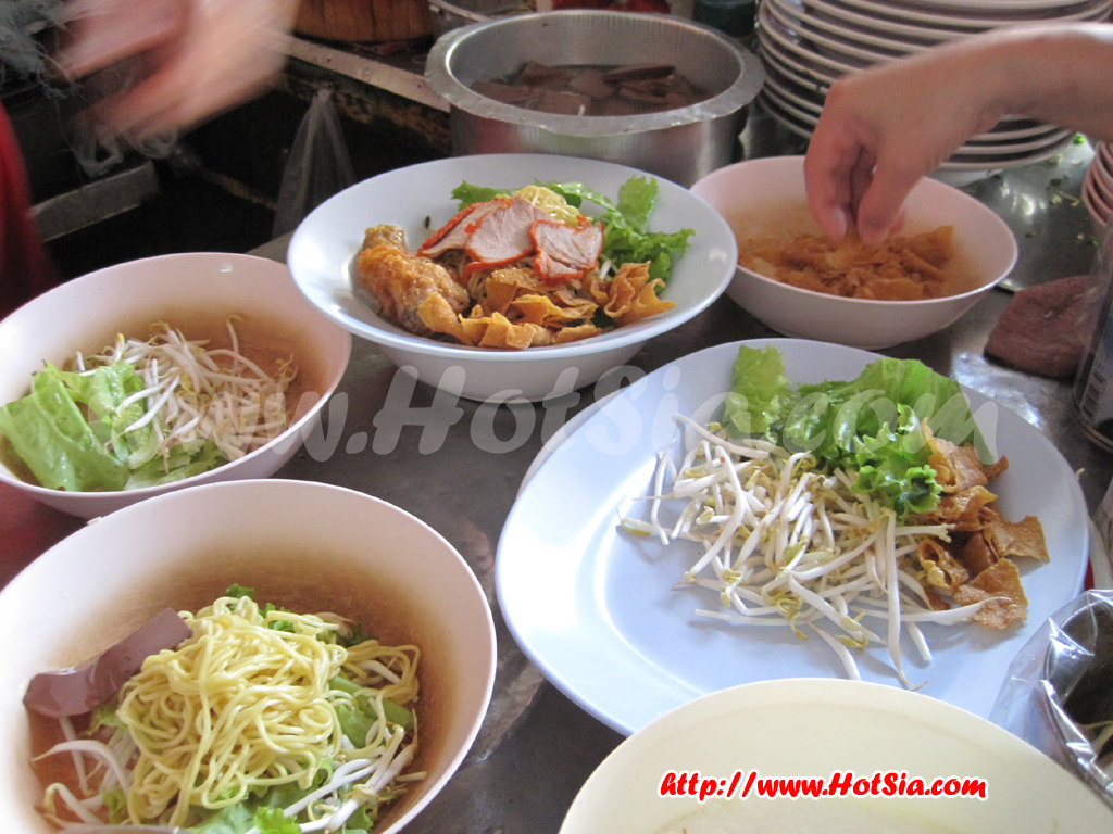 ลำปาง บะหมี่น่องไก่ลำปาง ร้านอัสวินชวนชิม