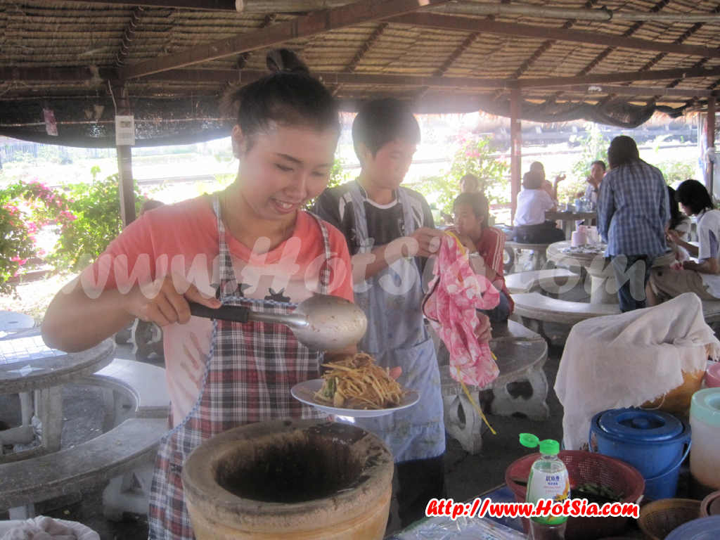 ลำปาง ส้มตำป้าขัน ส้มตำยายขัน ลำปาง ตำปูปลาร้า ตำมะม่วง ข้างสถานีรถไฟ ลำปาง