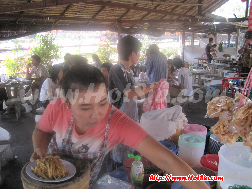ลำปาง ส้มตำป้าขัน ส้มตำยายขัน ลำปาง ตำปูปลาร้า ตำมะม่วง ข้างสถานีรถไฟ ลำปาง