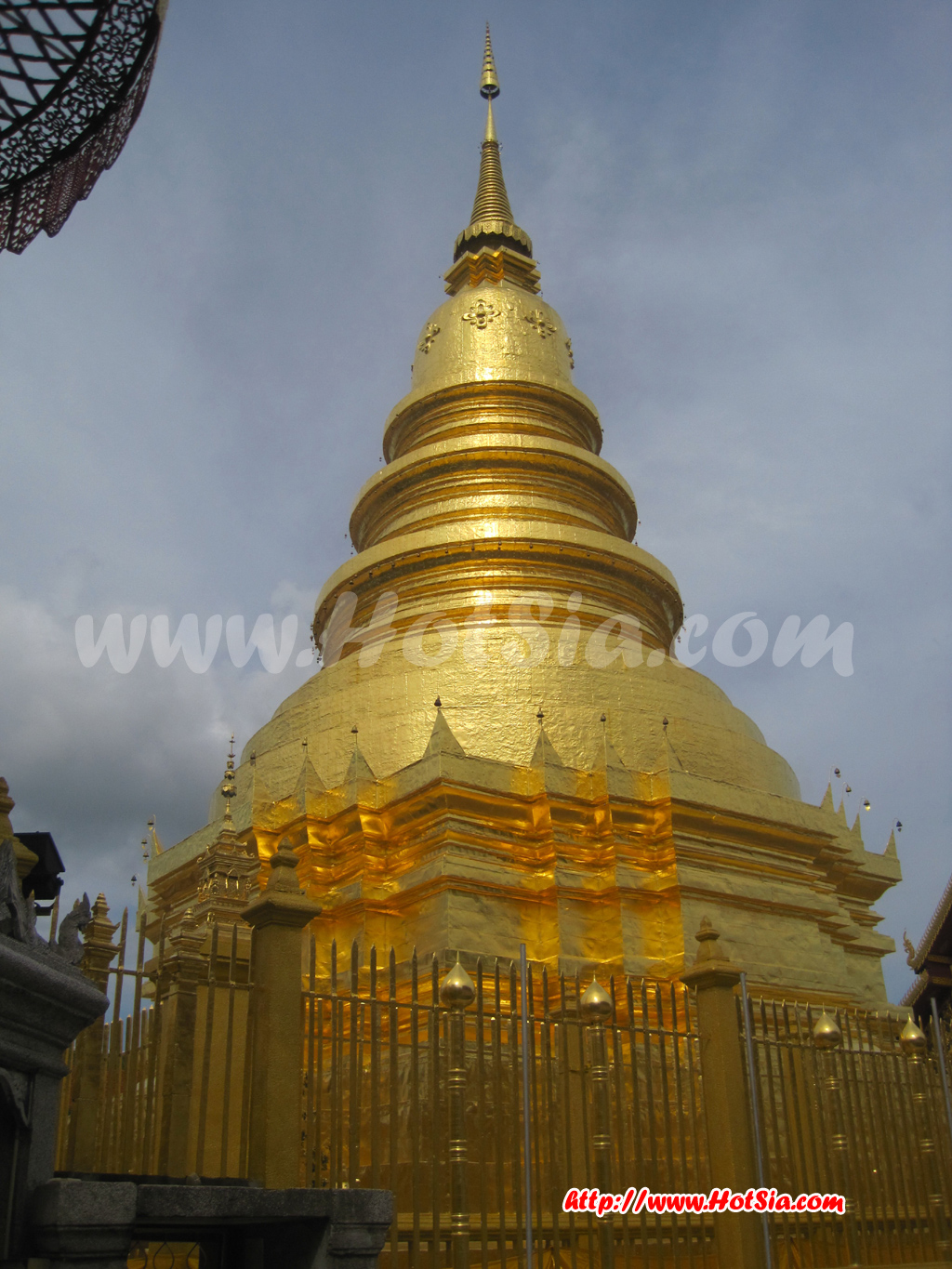 เที่ยวลำพูน วัดพระธาตุหริภุญชัย