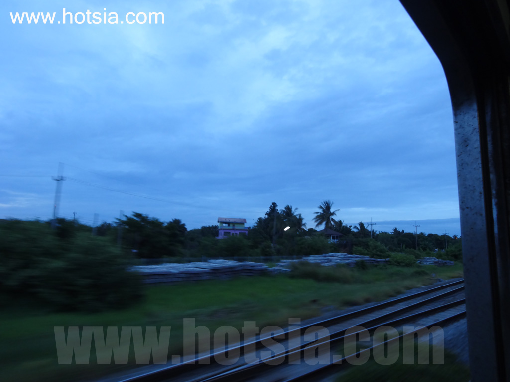ลพบุรี นั่งรถไฟฟรีจากเมืองลพบุรี