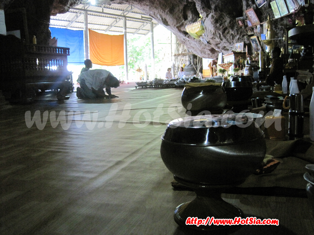 เที่ยวแม่ฮ่องสอน กินข้าววัด ที่วัดถ้ำพระโบราณ แม่สะเรียง