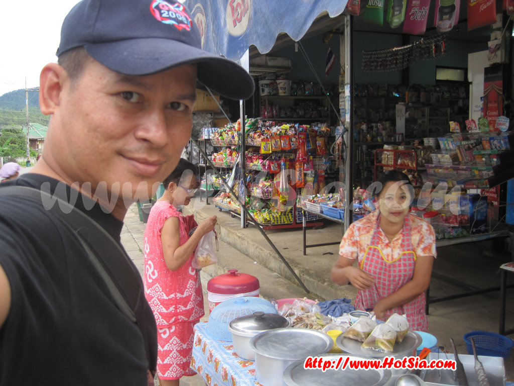 เที่ยวแม่ฮ่องสอน กะบองขนมไทยใหญ่ของคนขุนยวม