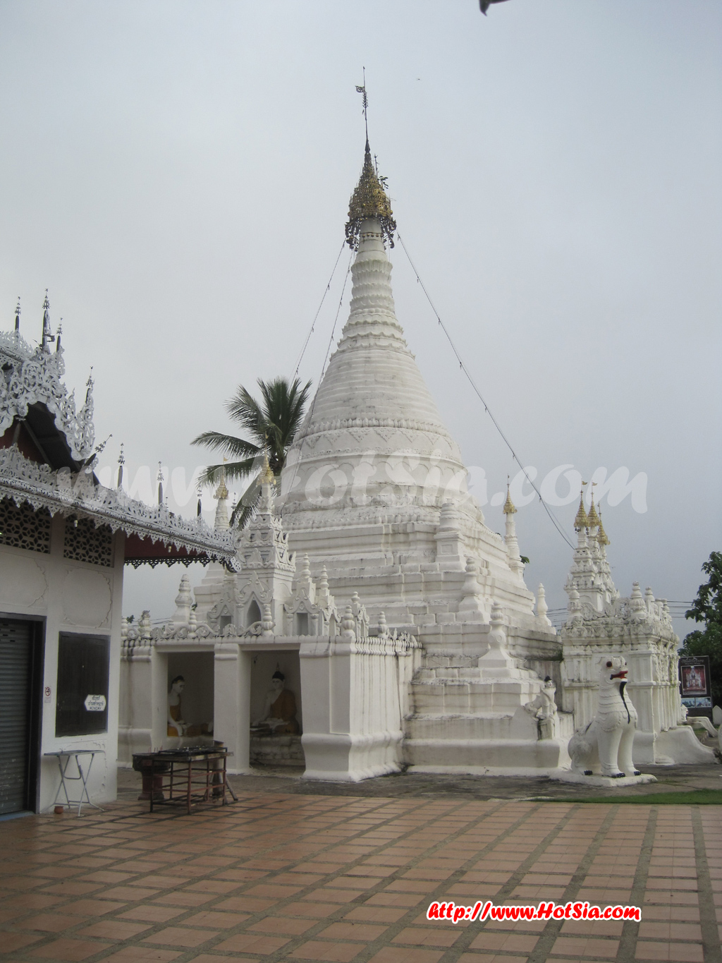 เที่ยวแม่ฮ่องสอน เดินขึ้นพระธาตุดอนกองมู