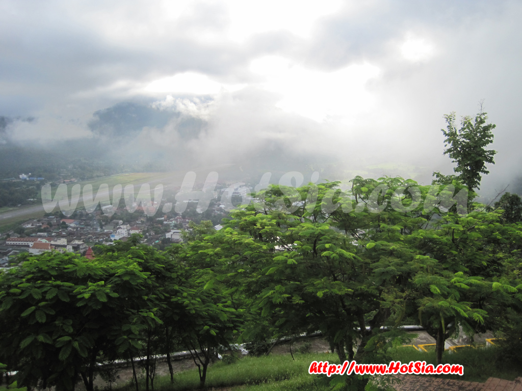 เที่ยวแม่ฮ่องสอน เดินขึ้นพระธาตุดอนกองมู