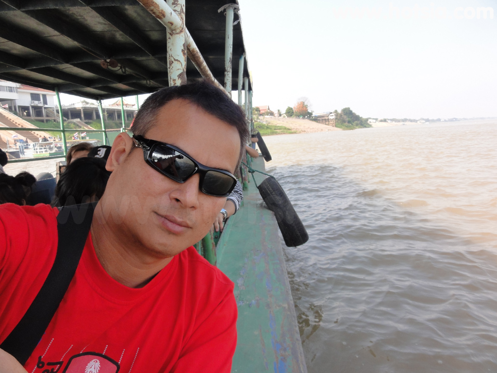 เที่ยวมุกดาหาร วิธีการข้ามแดนไปสะหวันนะเขตโดยเรือ