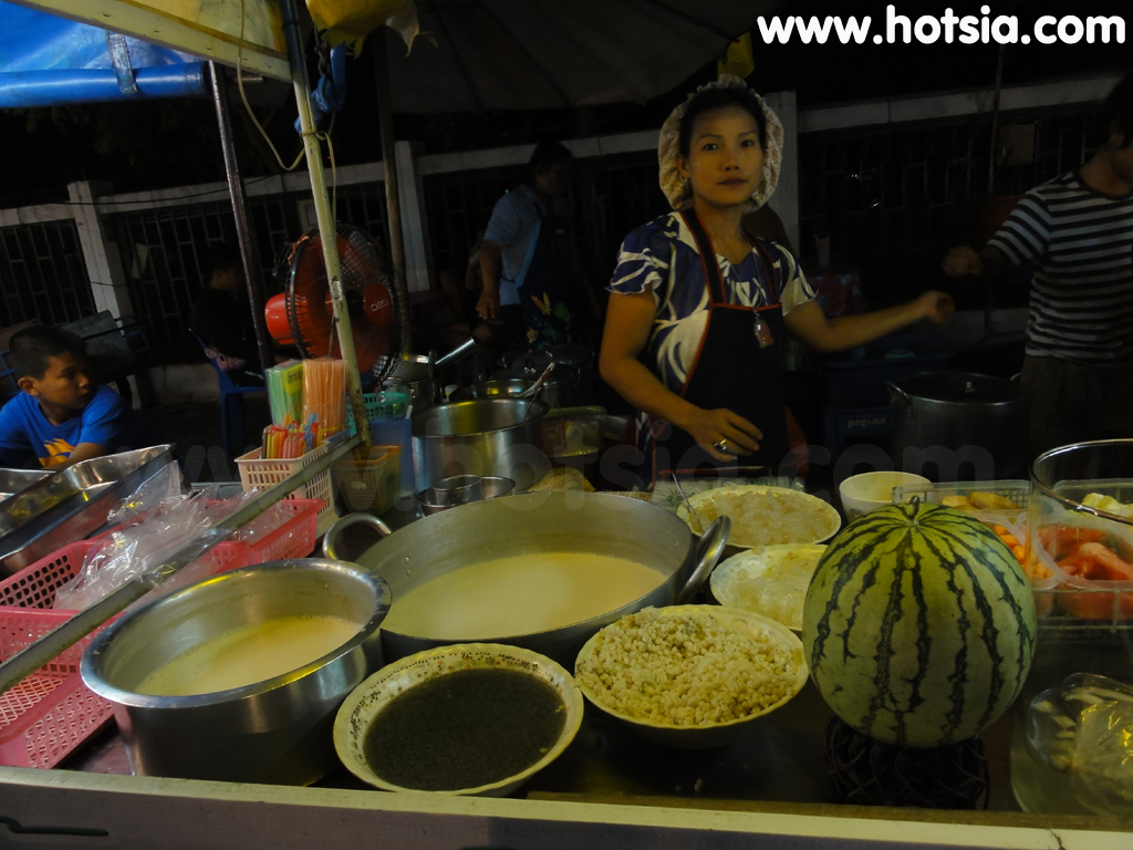 เที่ยวมุกดาหาร ตลาดราตรี