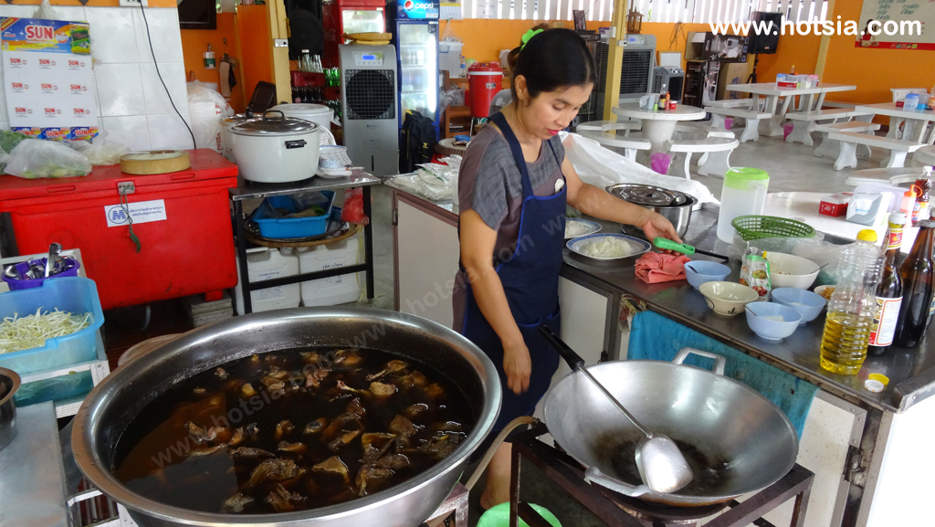 นครปฐม ผัดกะเพราเป็ดร้านนายแหนะ