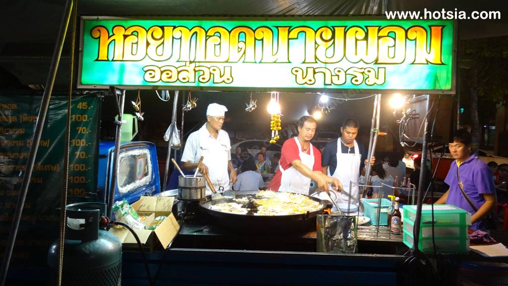 นครปฐม ตลาดของกินหน้าองค์พระ