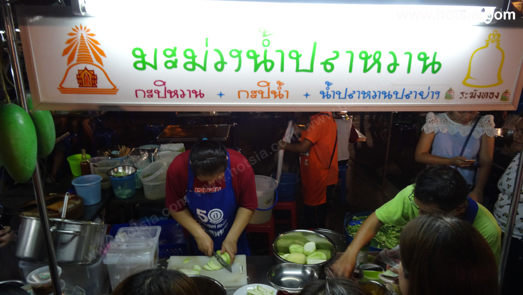 นครปฐม ตลาดของกินหน้าองค์พระ
