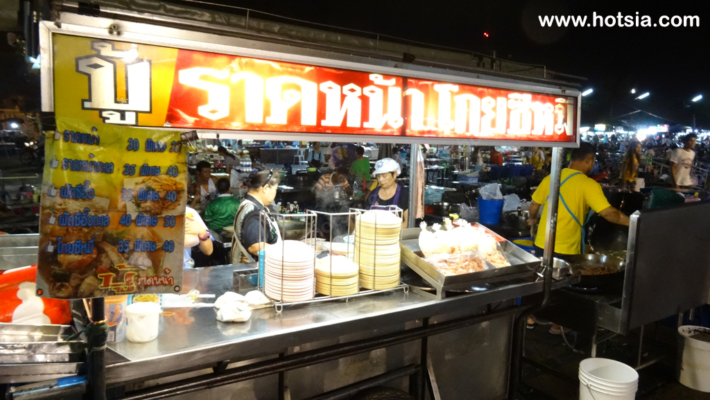 นครปฐม ตลาดของกินหน้าองค์พระ