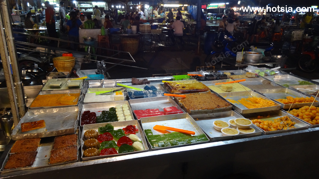 นครปฐม ตลาดของกินหน้าองค์พระ