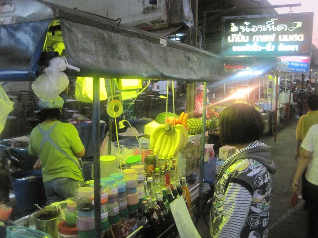 เที่ยวนครสวรรค์ ตลาดร้อยปีนครสวรรค์ ริมแม่น้ำเจ้าพระยา