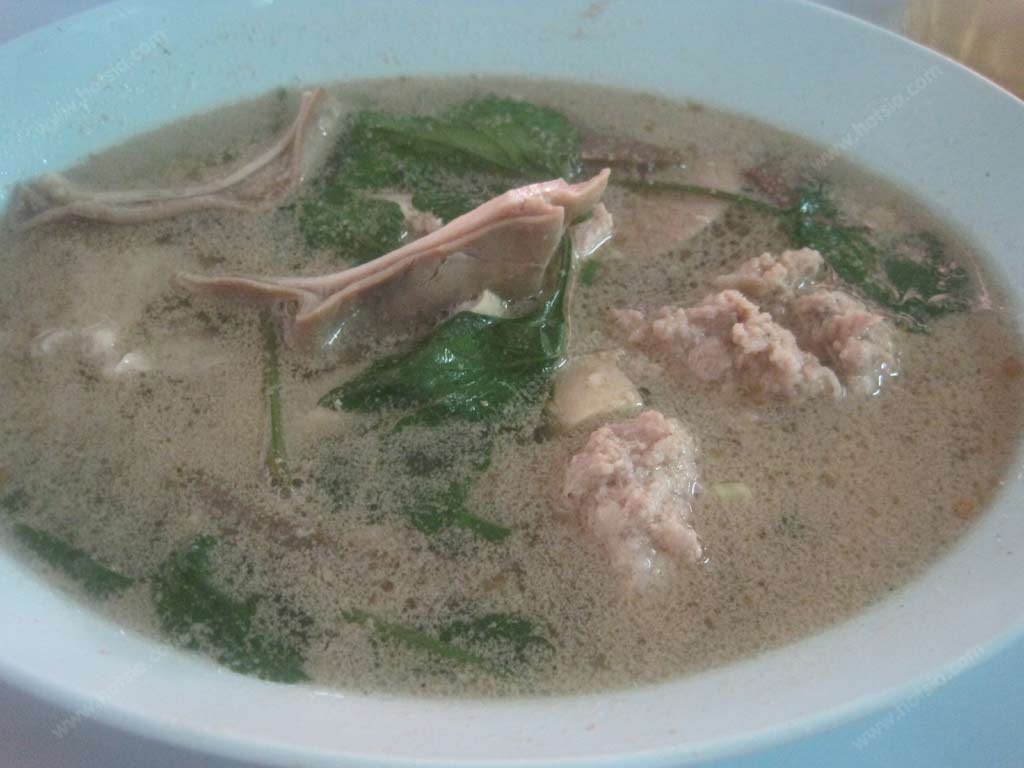 เที่ยวนครสวรรค์ ต้มเลือดหมูนายชุ้ย