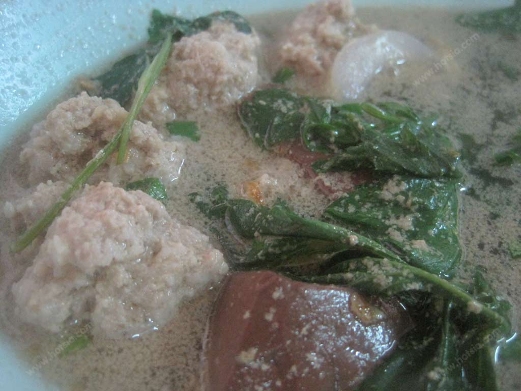 เที่ยวนครสวรรค์ ต้มเลือดหมูนายชุ้ย