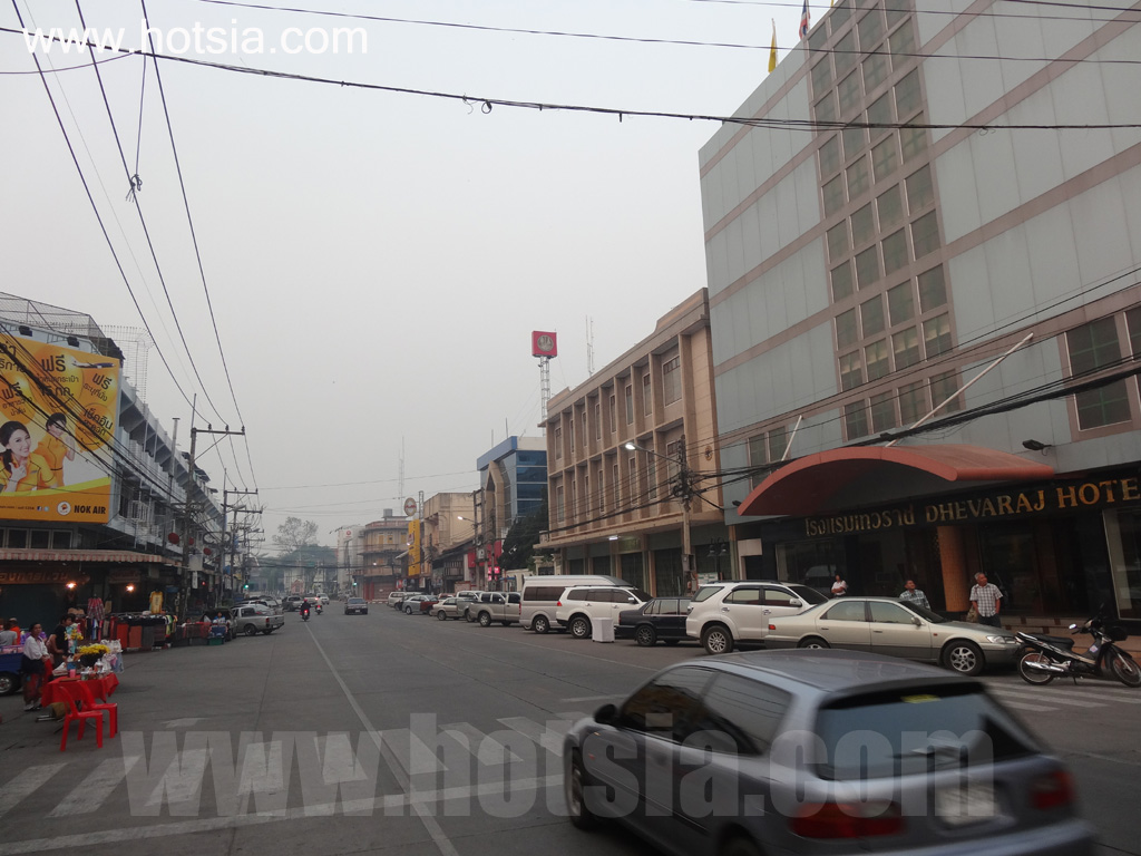 เที่ยวจังหวัดน่าน ตักบาตรยามเช้าเมืองน่าน