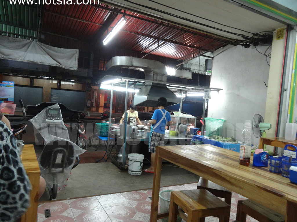 เที่ยวจังหวัดน่าน ราดหน้ายอดผักเมืองน่าน