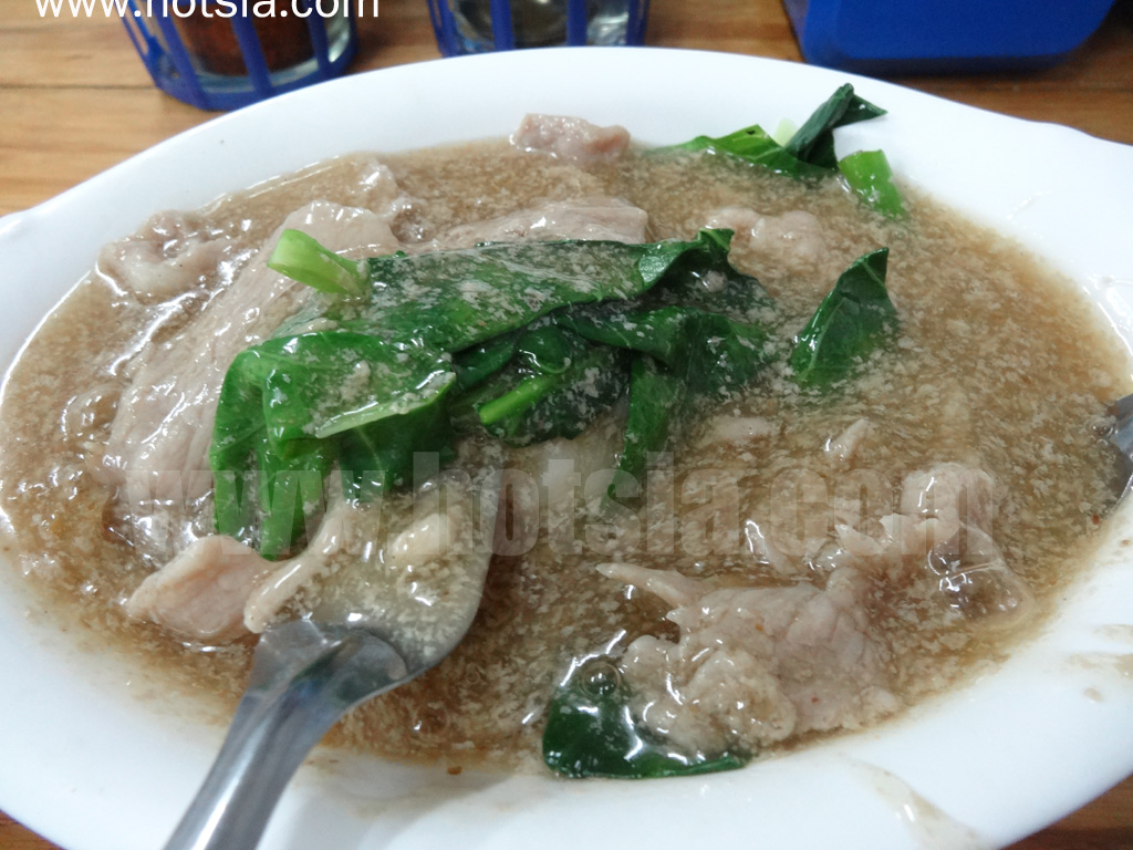 เที่ยวจังหวัดน่าน ราดหน้ายอดผักเมืองน่าน