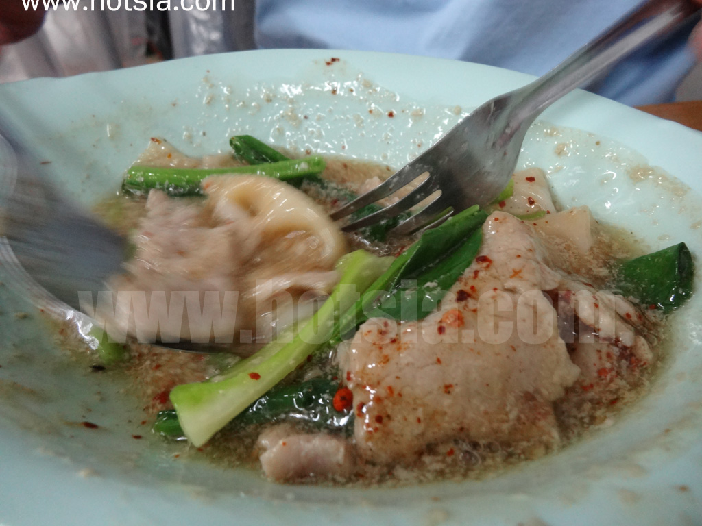 เที่ยวจังหวัดน่าน ราดหน้ายอดผักเมืองน่าน