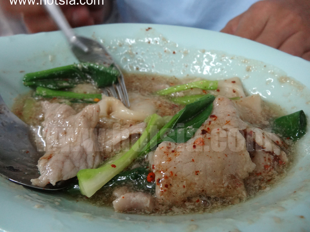 เที่ยวจังหวัดน่าน ราดหน้ายอดผักเมืองน่าน