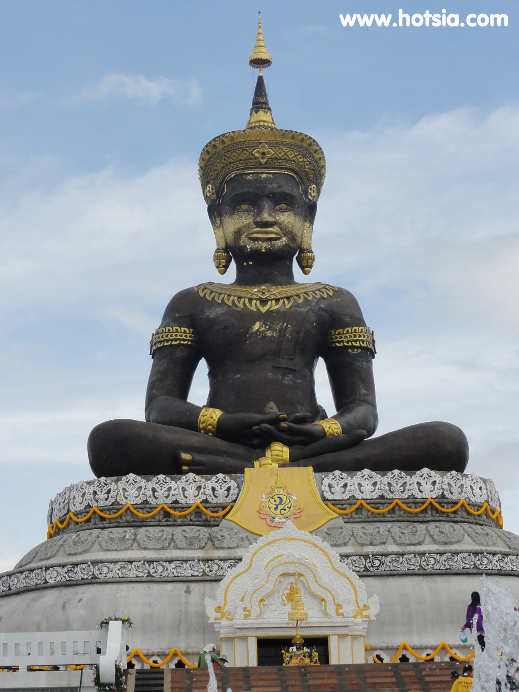 เที่ยวเพชรบูรณ์ พระพุทธมหาธรรมราชา ใหญ่ที่สุดในโลก จังหวัดเพชรบูรณ์