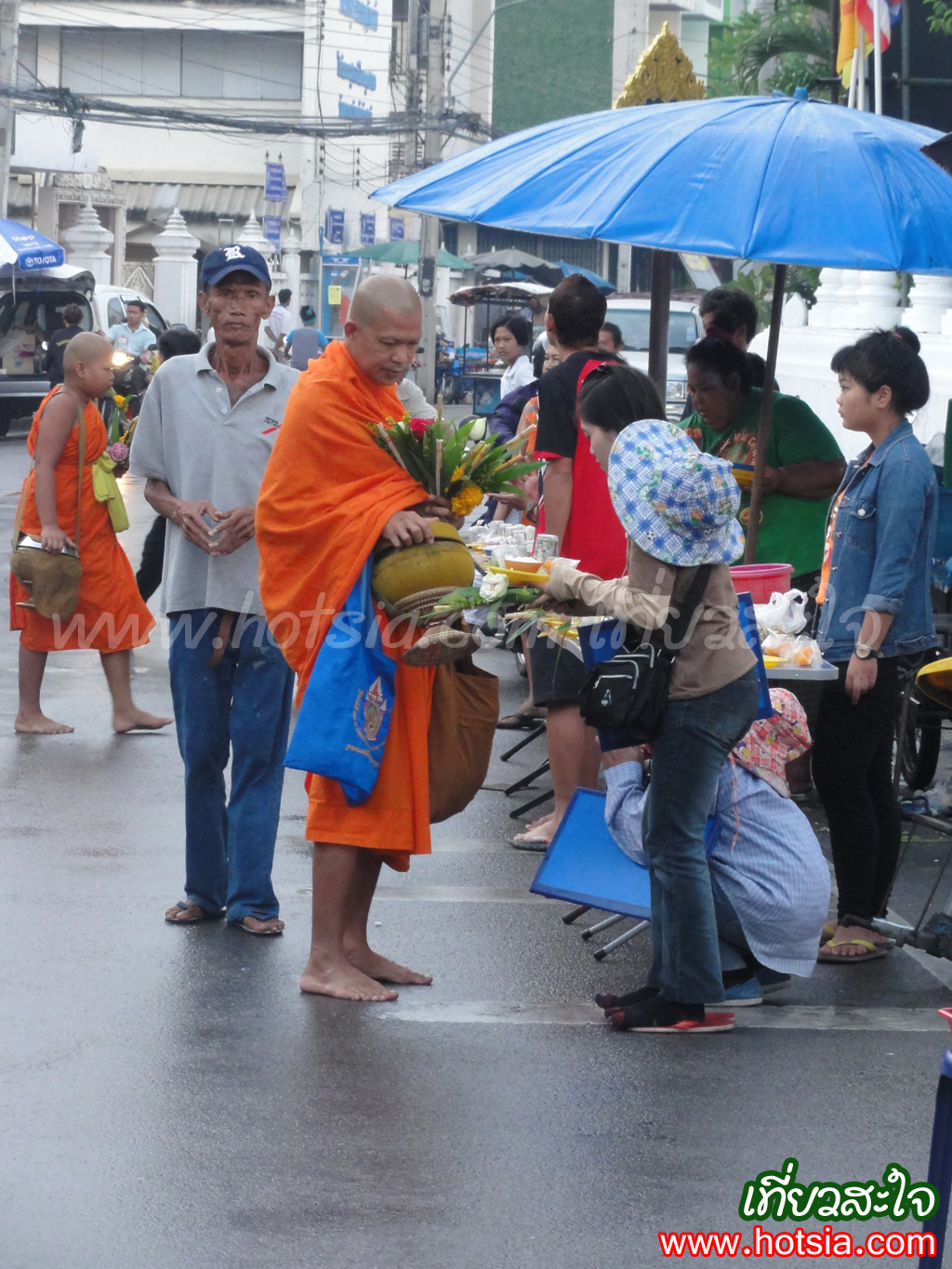 เที่ยวเพชรบุรี เที่ยววัดมหาธาตุและเดินตลาดเช้าเพชรบุรี