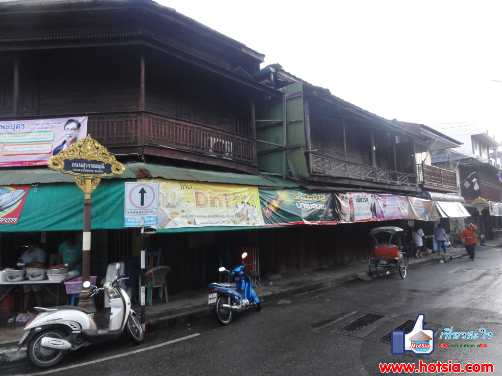 เที่ยวเพชรบุรี เที่ยววัดมหาธาตุและเดินตลาดเช้าเพชรบุรี