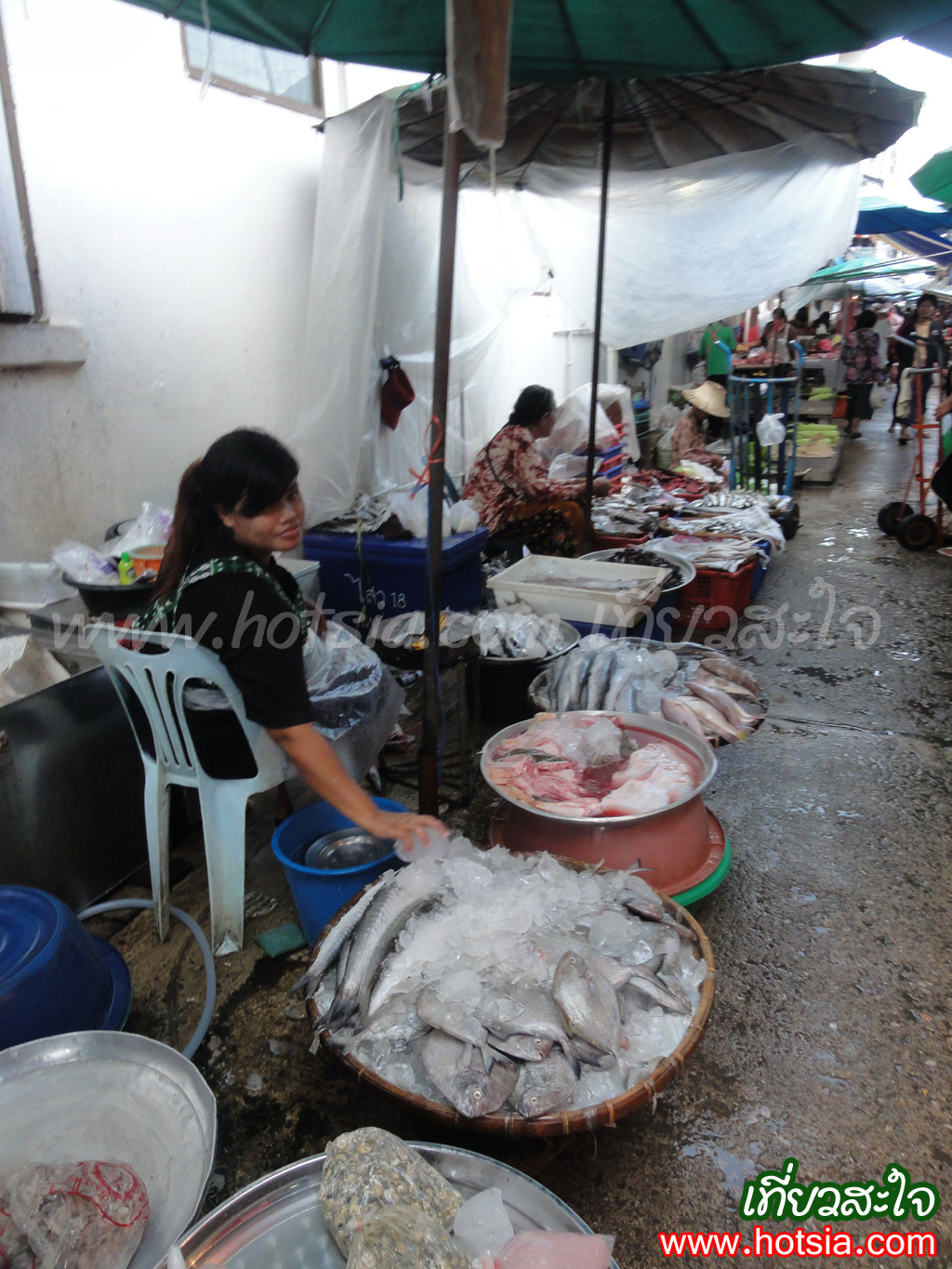เที่ยวเพชรบุรี เที่ยววัดมหาธาตุและเดินตลาดเช้าเพชรบุรี