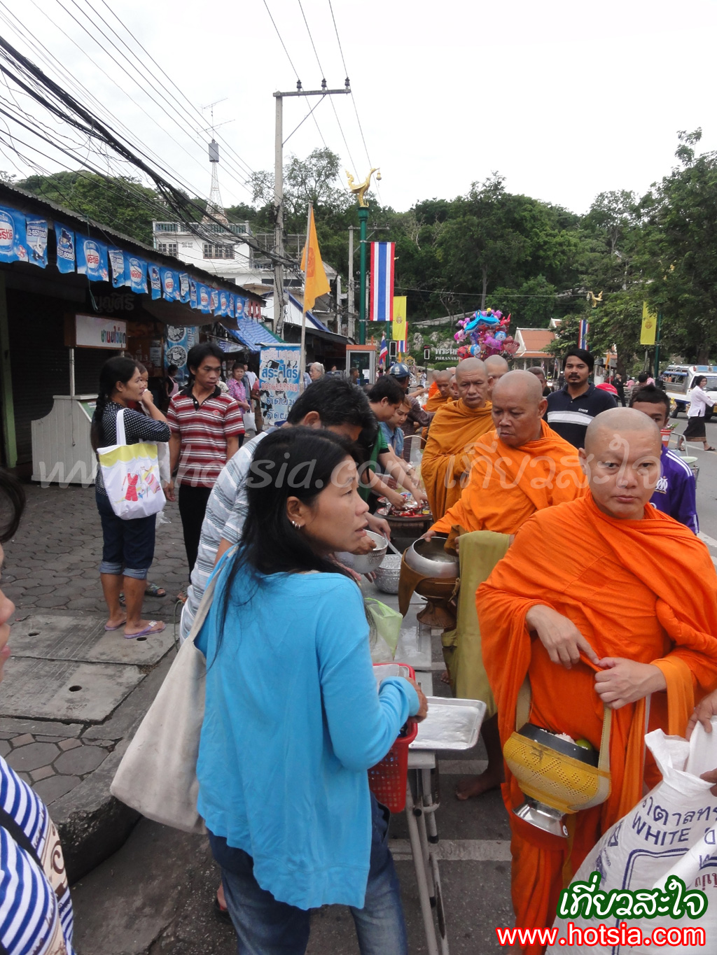 เที่ยวเพชรบุรี ตักบาตรเทโว เขาวัง