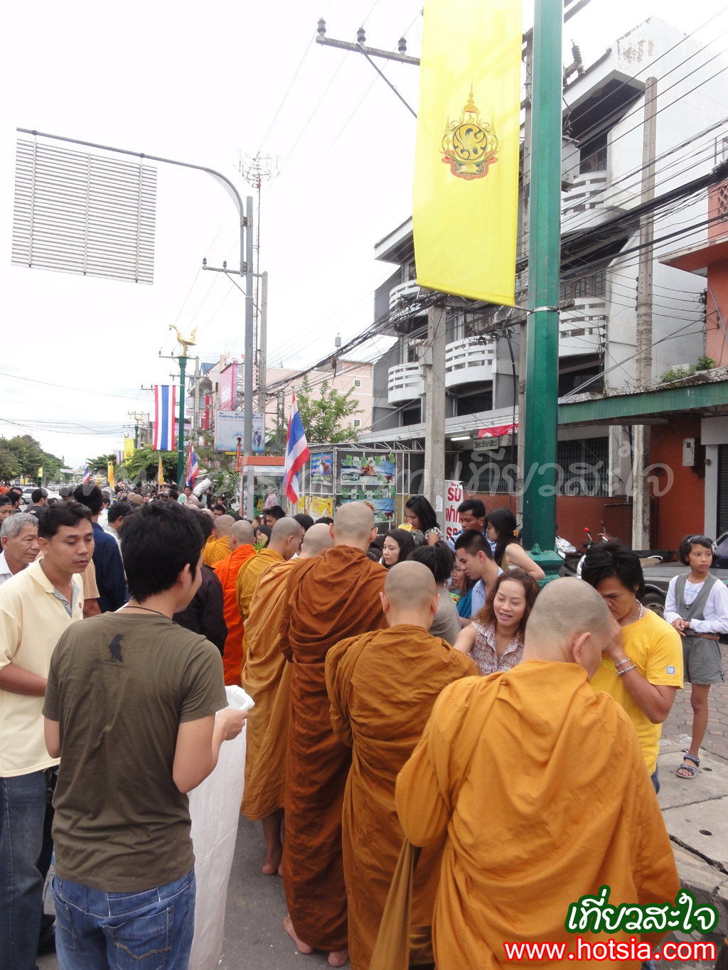 เที่ยวเพชรบุรี ตักบาตรเทโว เขาวัง