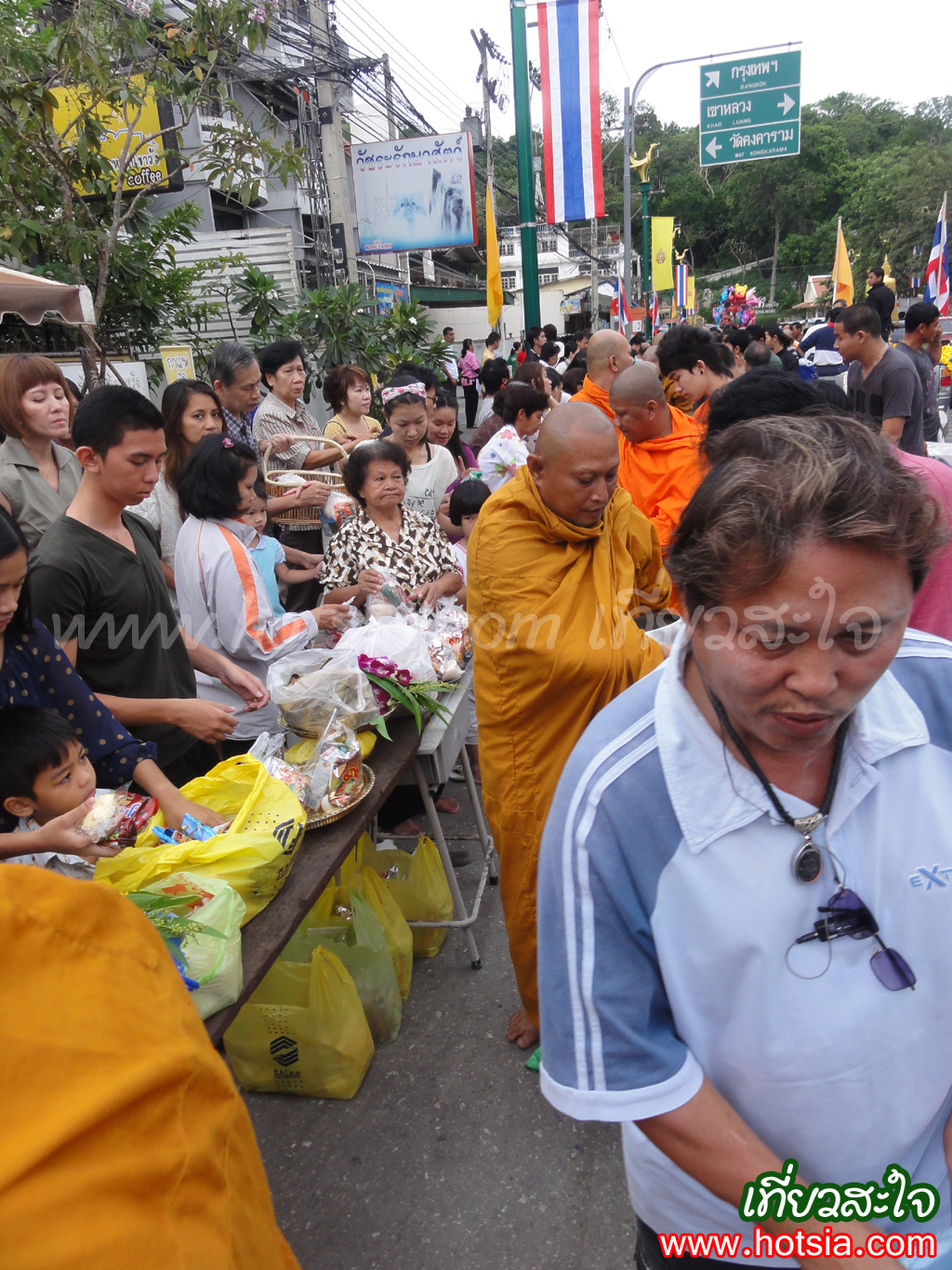 เที่ยวเพชรบุรี ตักบาตรเทโว เขาวัง