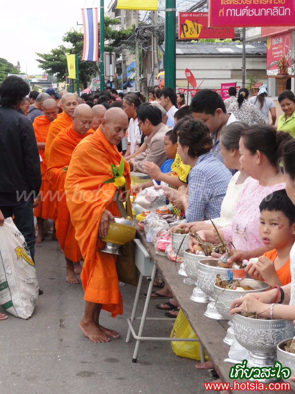 เที่ยวเพชรบุรี ตักบาตรเทโว เขาวัง