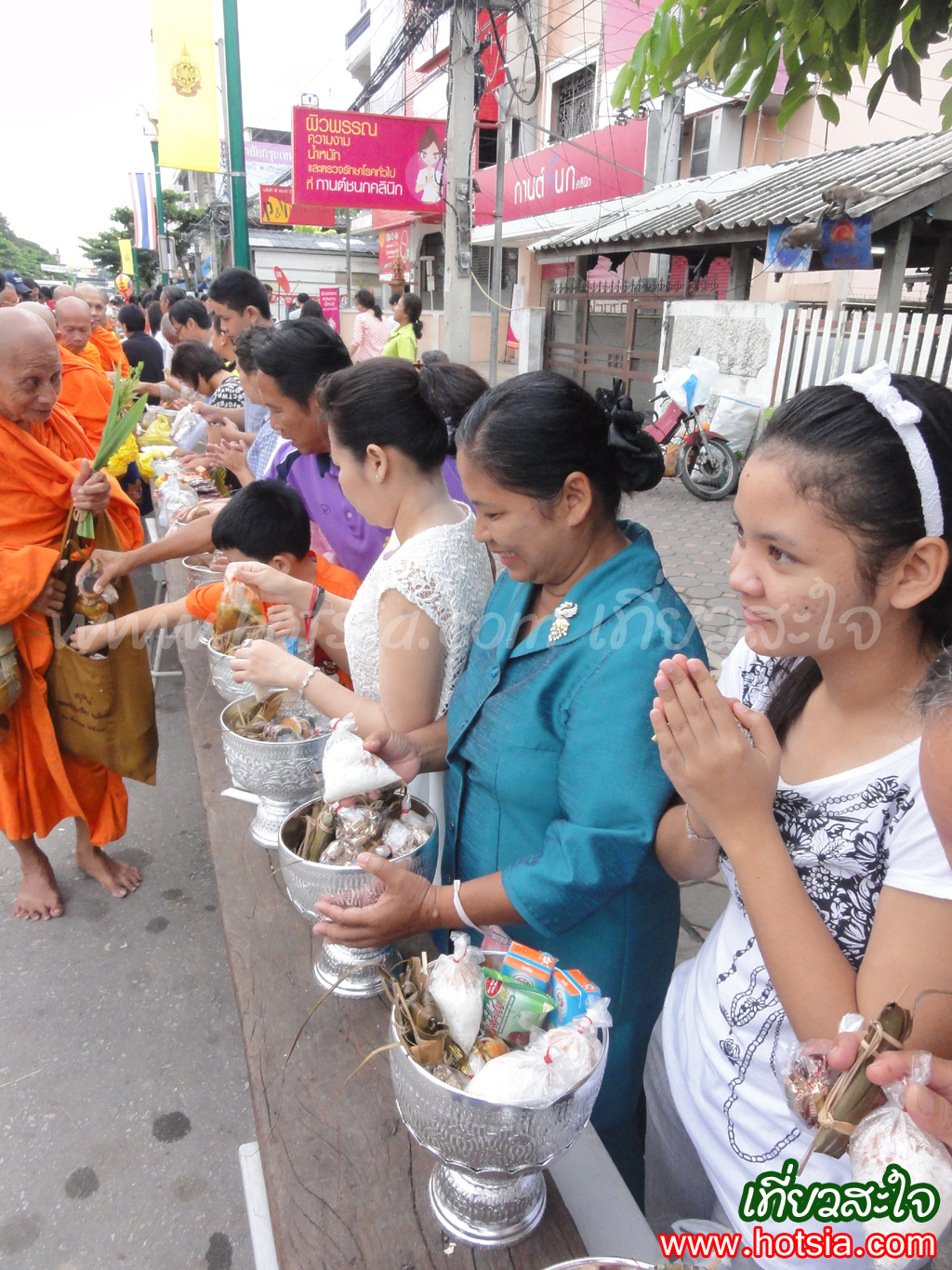 เที่ยวเพชรบุรี ตักบาตรเทโว เขาวัง