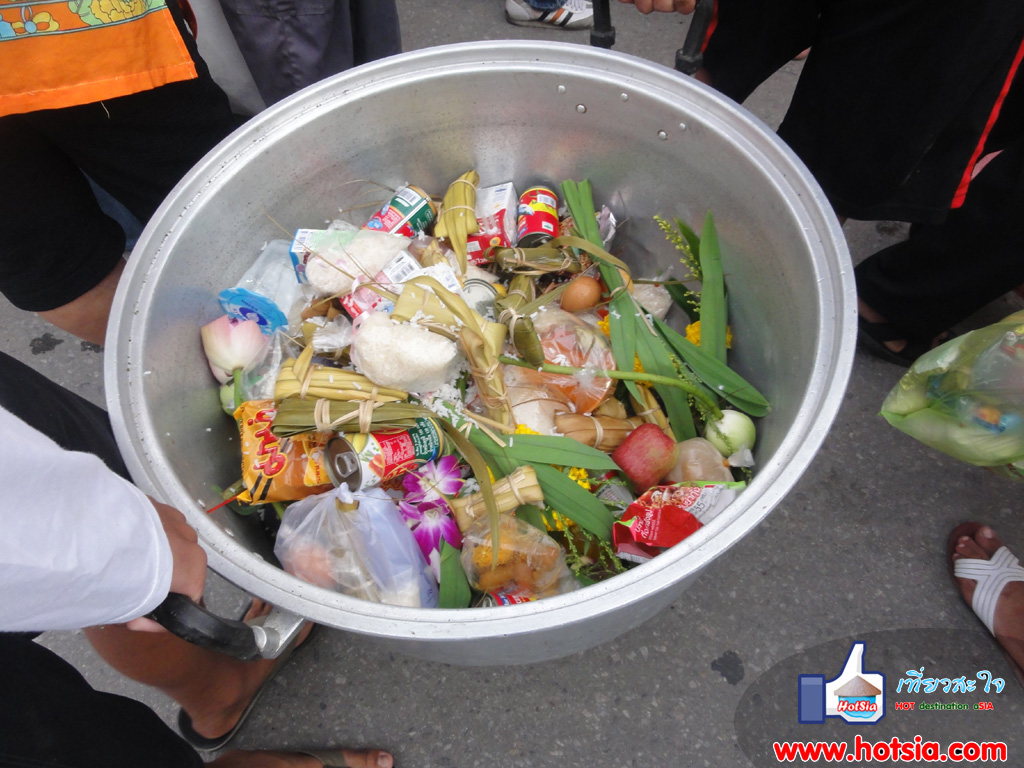 เที่ยวเพชรบุรี ตักบาตรเทโว เขาวัง