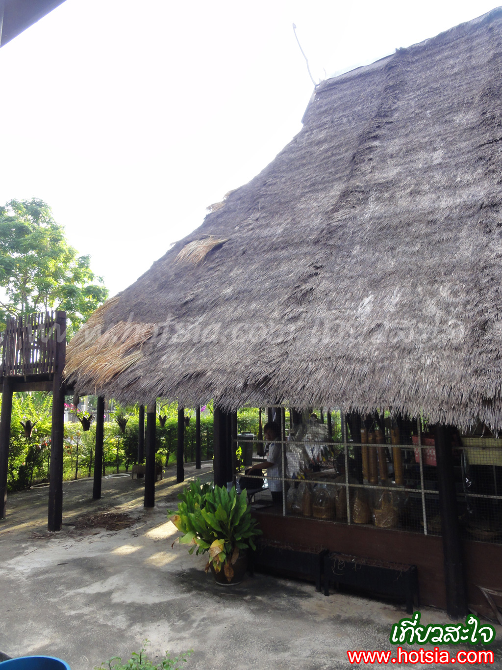เที่ยวเพชรบุรี หมู่บ้านลาวโซ่ง เขาย้อย