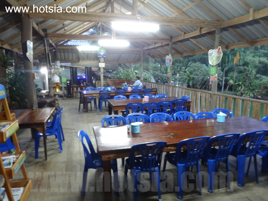 เที่ยวเพชรบุรี ร้านครัวต้นสนแก่งกระจาน