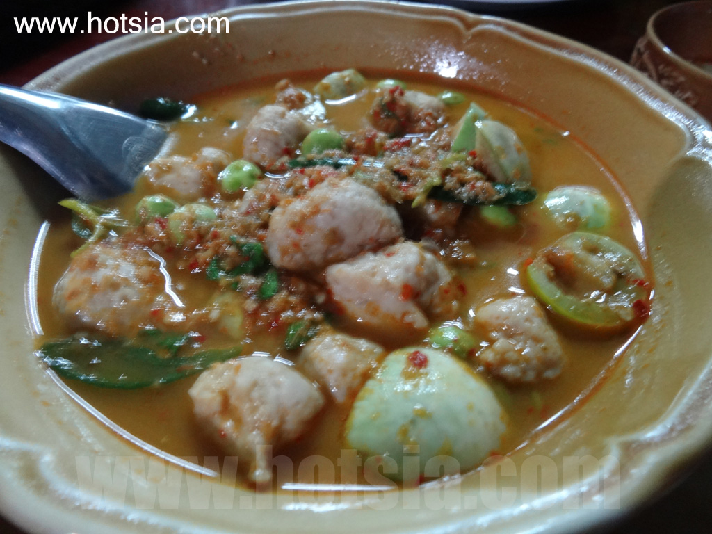 เที่ยวเพชรบุรี ร้านครัวต้นสนแก่งกระจาน