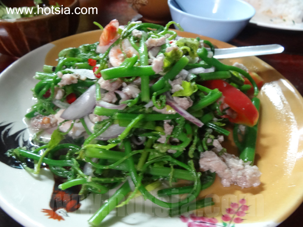 เที่ยวเพชรบุรี ร้านครัวต้นสนแก่งกระจาน