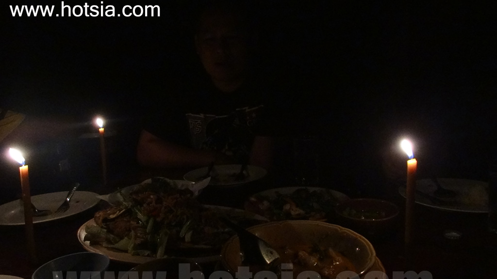 เที่ยวเพชรบุรี ร้านครัวต้นสนแก่งกระจาน