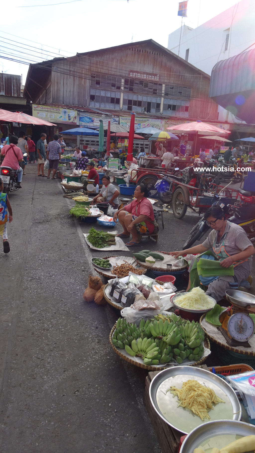 จังหวัดพิจิตร ตลาดเช้าตะพานหิน