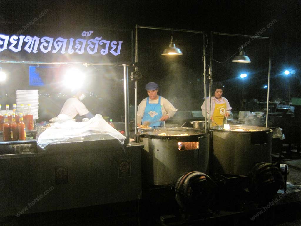 เที่ยวพิษณุโลก หอยทอดเจ๊ฮวย กล้วยปิ้งแปดร้อยไม้ พิษณุโลก