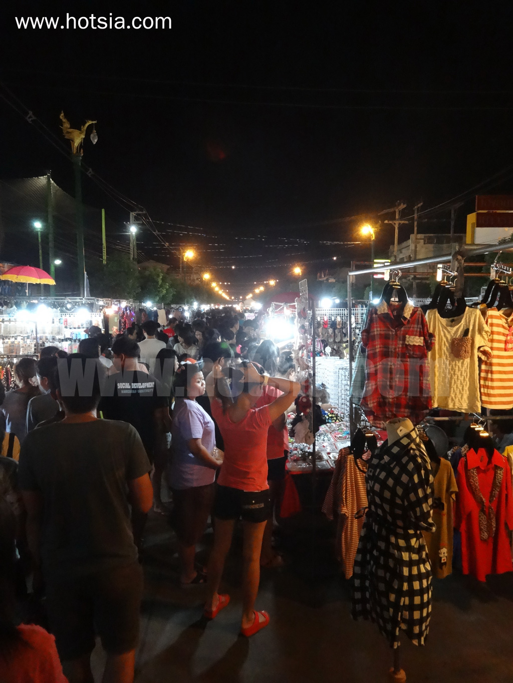 เที่ยวพิษณุโลก ถนนคนเดินพิษณุโลก