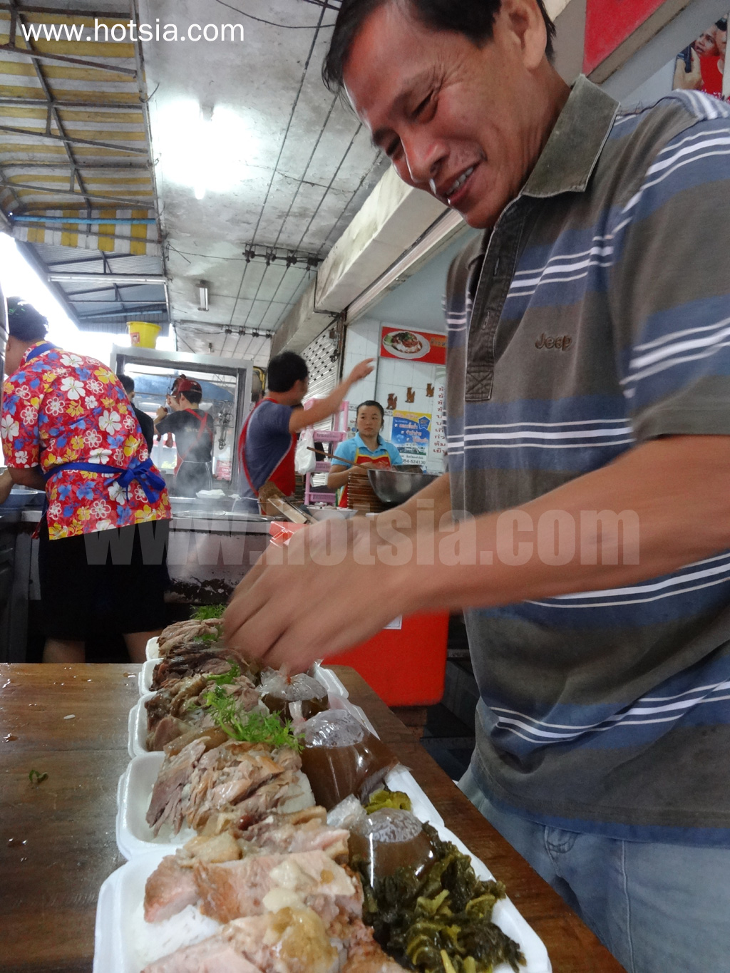 เมืองแพร่ ข้าวหมูแดง หมูกรอบ หน้าเป็ด ร้านน้องเมตตาเมืองแพร่