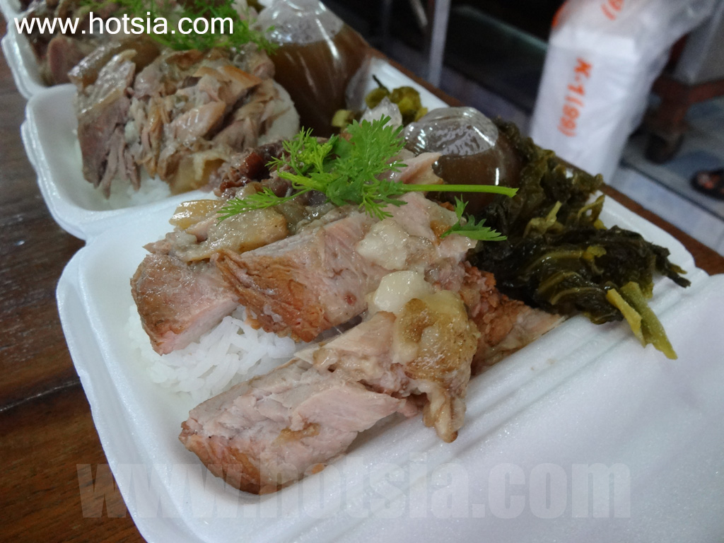 เมืองแพร่ ข้าวหมูแดง หมูกรอบ หน้าเป็ด ร้านน้องเมตตาเมืองแพร่